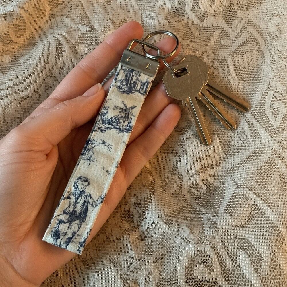Handcrafted Cottagecore Toile Fabric Wristlet Key Fob Keychain - Picture 3 of 3